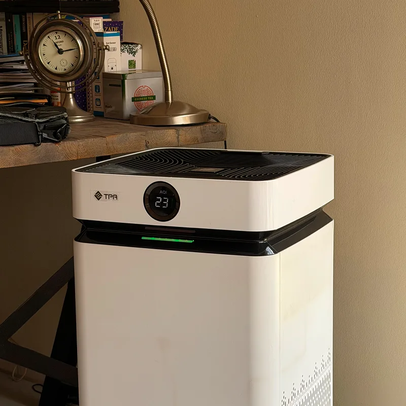 Airdog X8 Pro air purifier at home, AQI display reading 23