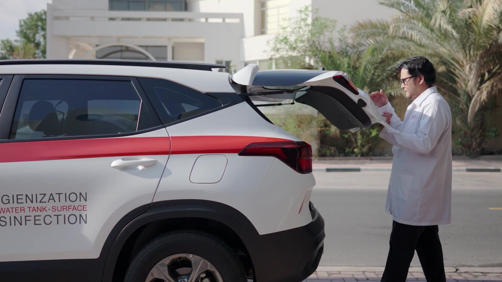 The Pest Control Doctor arriving at a Dubai villa in a branded Saniservice vehicle for a termite consultation