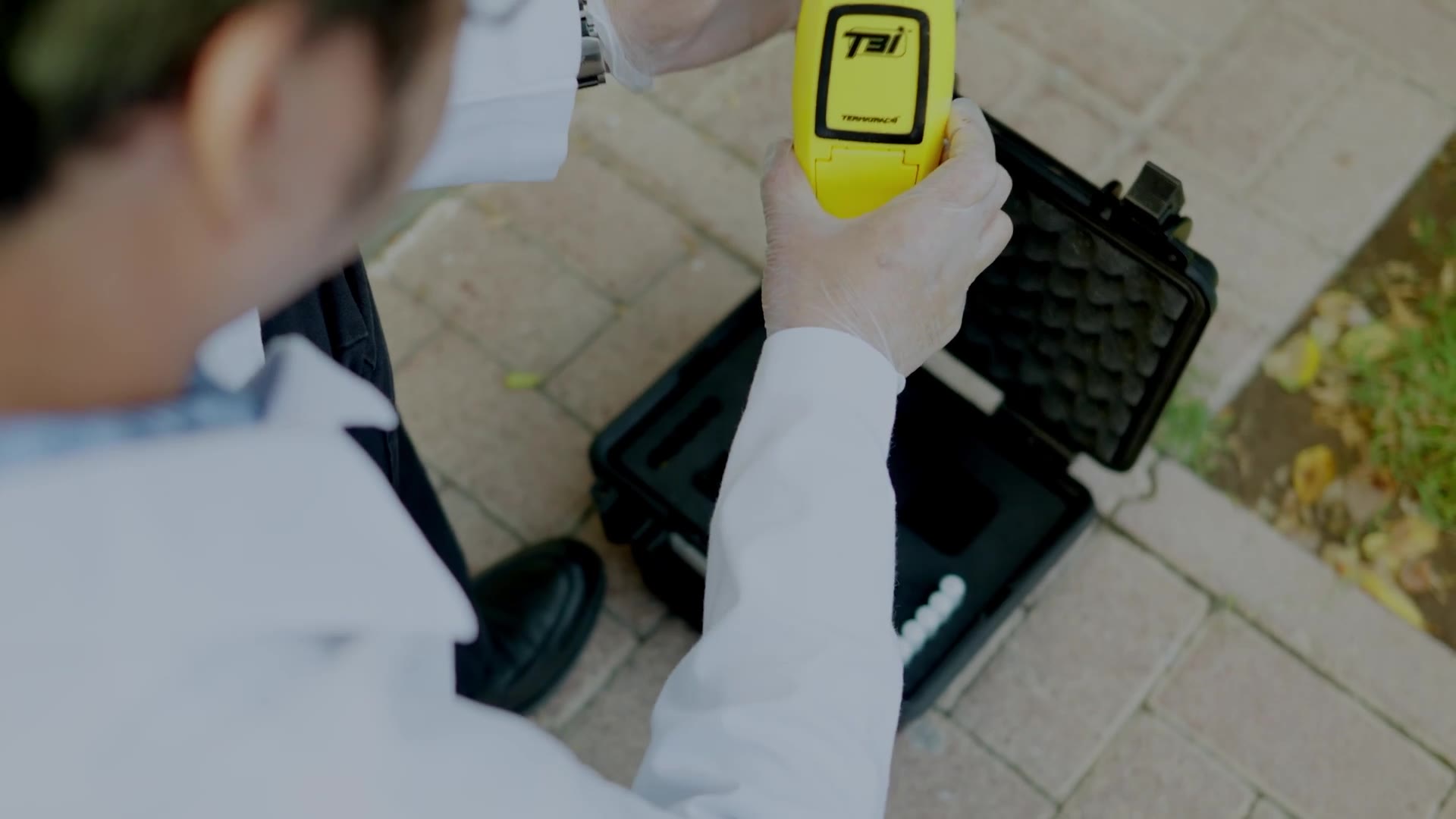 Termatrac T3i detection instrument reading termite activity through a wall without drilling